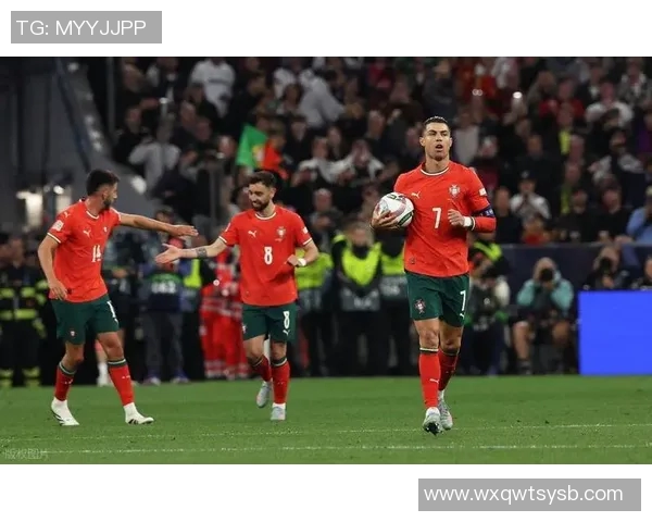 足球球星泪洒赛场背后 揭示情感与责任的双重压力 足球球星泪洒赛场背后 揭示情感与责任的双重压力